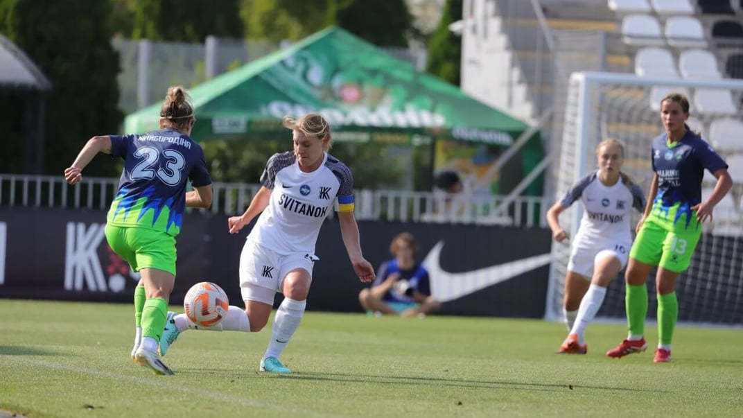 Матч між жіночими футбольними командами «Колос» та «Сістерс»