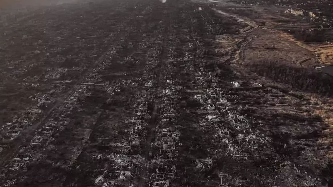 Зруйноване місто Мар’їнка на Донеччині