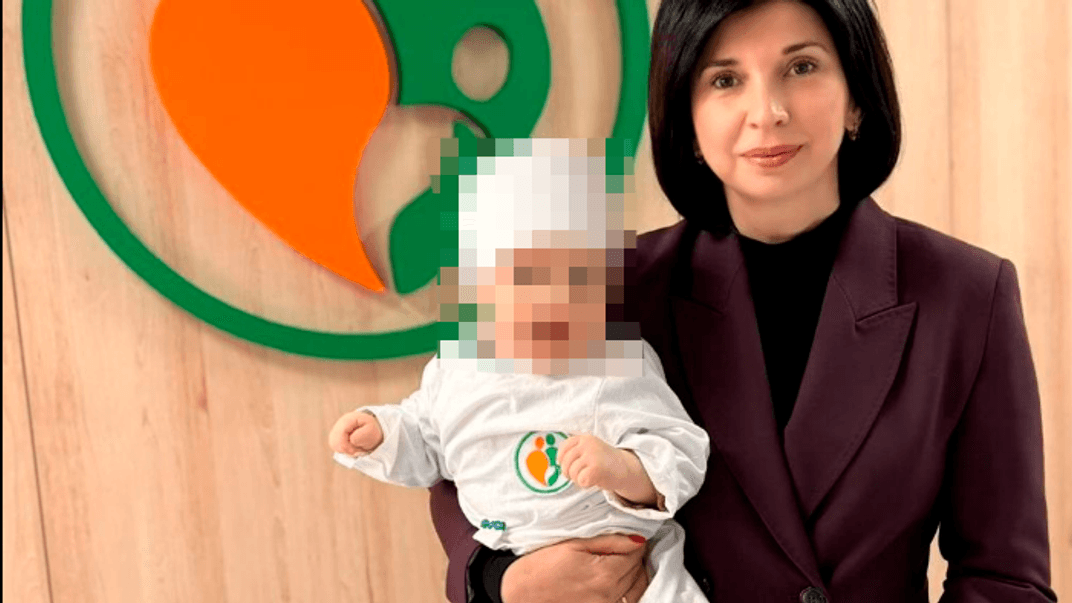 Директорка Львівського перинатального центру Марія Малачинська з хлопчиком, якого залишили у «Вікні життя» Директорка Львівського перинатального центру Марія Малачинська з хлопчиком, якого залишили у «Вікні життя»