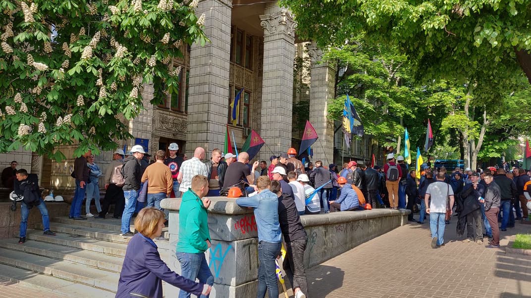 Шахтарі держпідприємства «Львіввугілля» вийшли на протест під будівлю Міністерства енергетики та вугільної промисловості, 15 травня 2019 року, Київ
