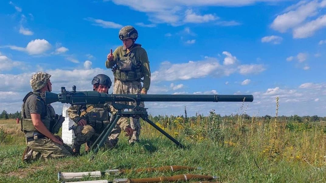 Украинские военнослужащие на поле боя