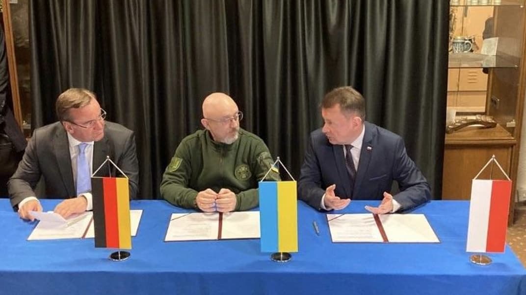 Министры обороны Германии, Украины и Польши на полях встречи в формате «Рамштайн», 21 апреля 2023 года