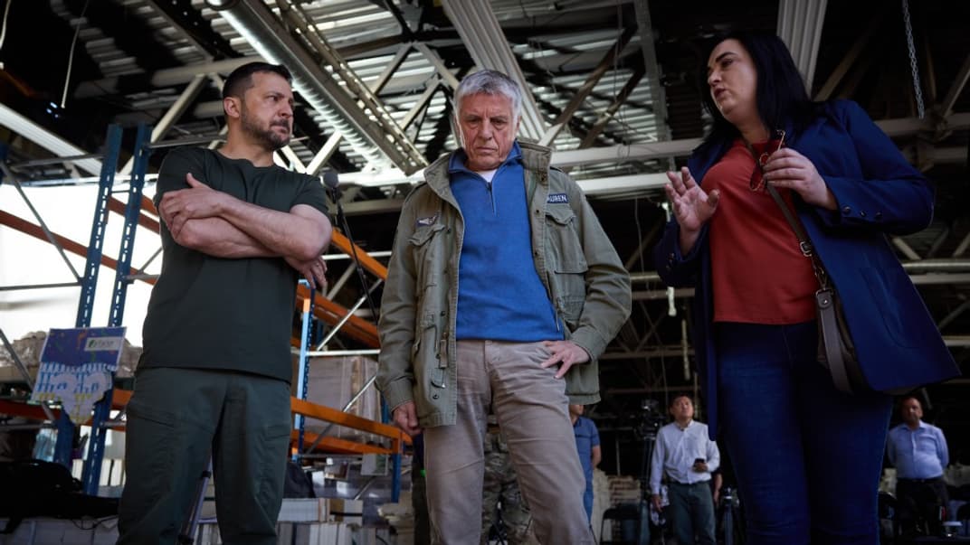 Президент Владимир Зеленский осмотрел разрушенную типографию «Фактор-Друк», Харьков, 24 мая 2024 года