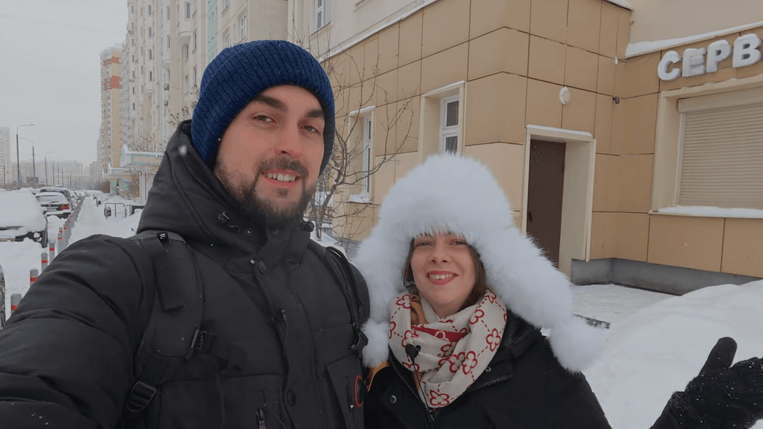 Румунські блогери Крісті та Деніса Румунські блогери Крісті та Деніса