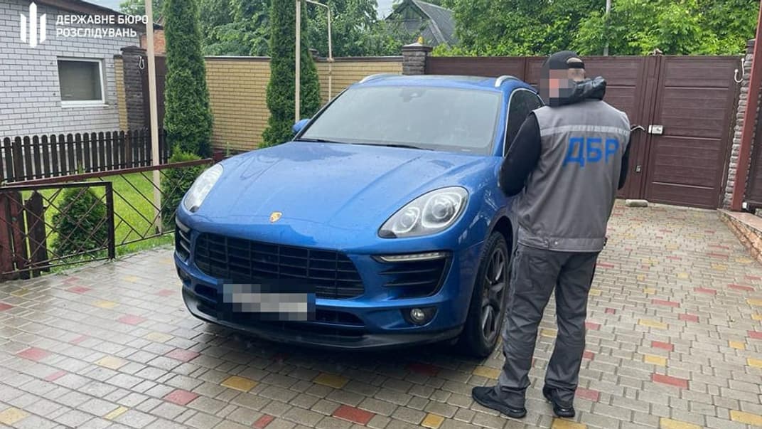 Porsche, который, по данным ГБР и НАПК, записан на тестя правоохранителя