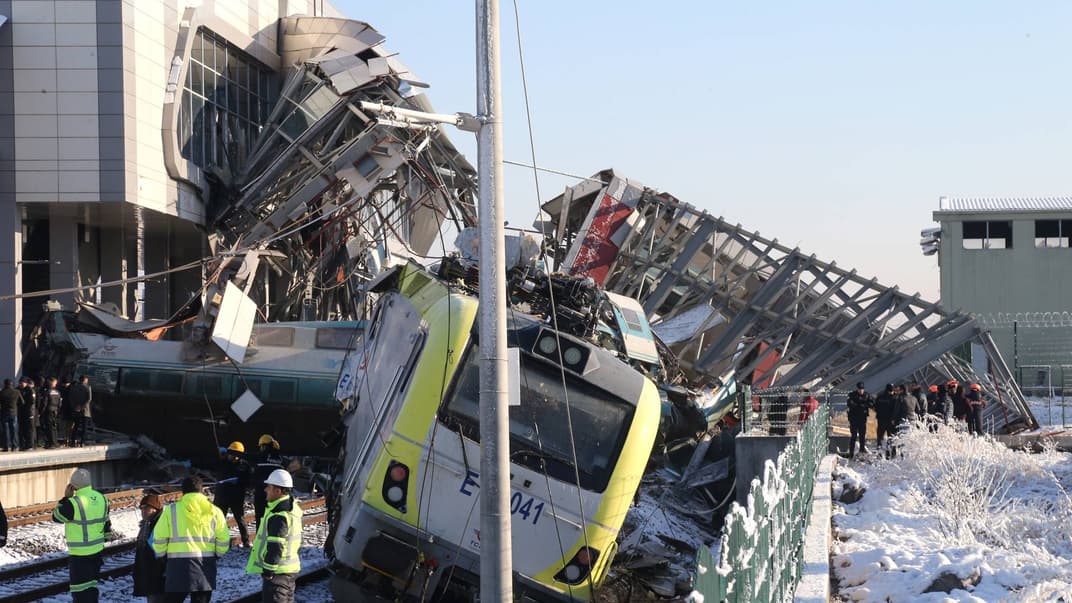 Аварія потяга в Туреччині: українців серед постраждалих немає