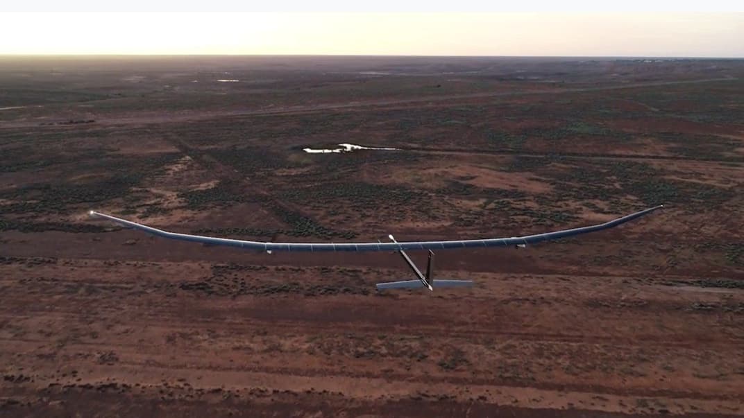 Безпілотний літальний апарат на сонячних батареях PHASA-35 під час випробування в місті Вумера, що на півдні Австралії