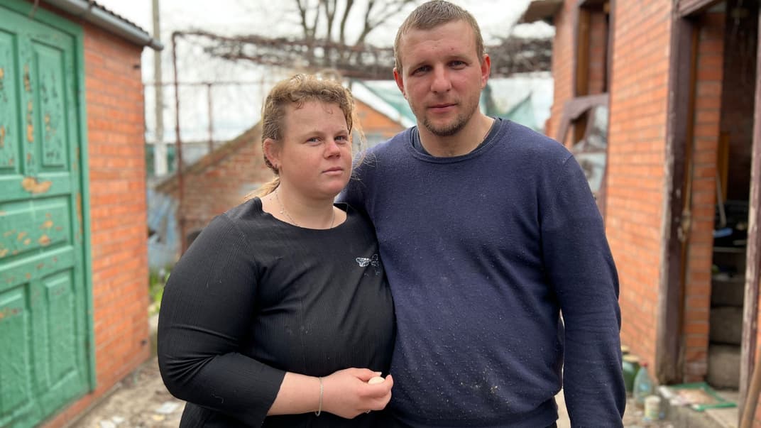 Денис та Віка, які живуть за 1,5 кілометра від передової у селі Федорівка