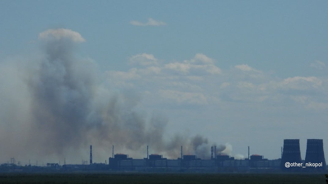 Стовп диму поблизу ЗАЕС, який помітили вдень 19 липня