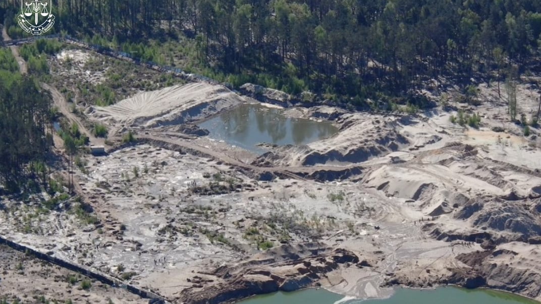 На Рівненщині викрили масштабну схему незаконного видобутку бурштину