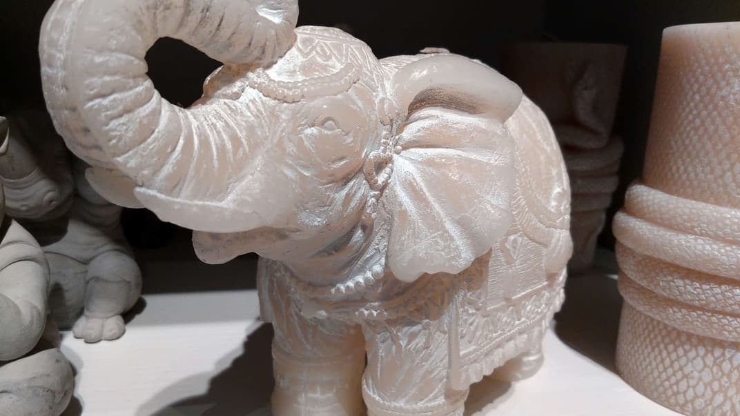 На eBay уже 12 лет действует запрет по продаже товаров из слоновой кости. Но, как выяснилось, ее можно обойти