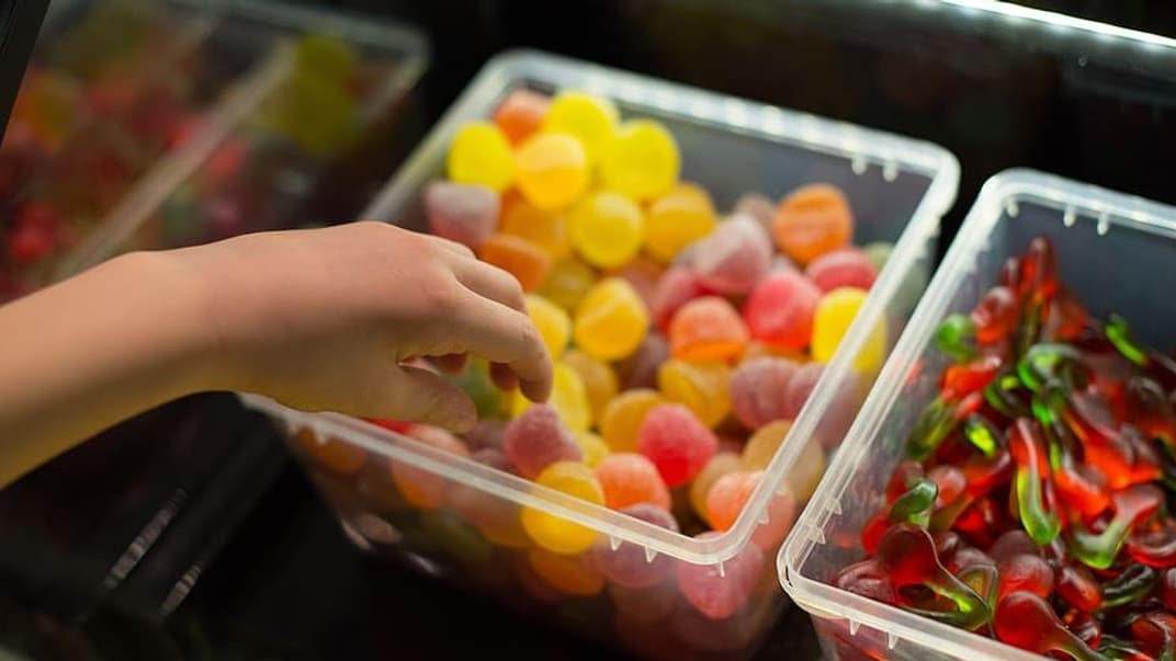 Хочете харчуватися правильно, але вам легше знайти шоколадку, аніж салат? Звинувачуйте в усьому мозок (ну, майже)