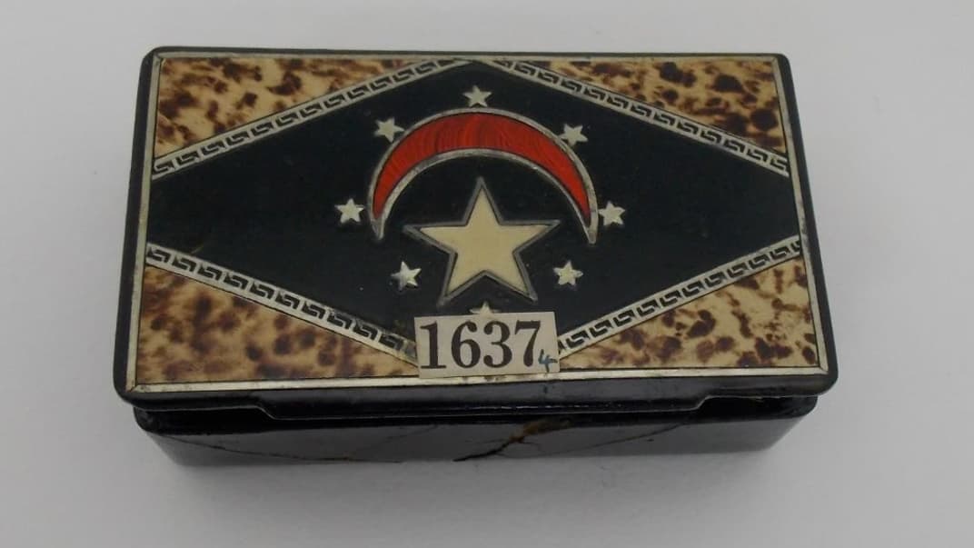 Коробка для сигар, в которой хранился артефакт из пирамиды Хеопса. Более 70 лет он считался пропавшим