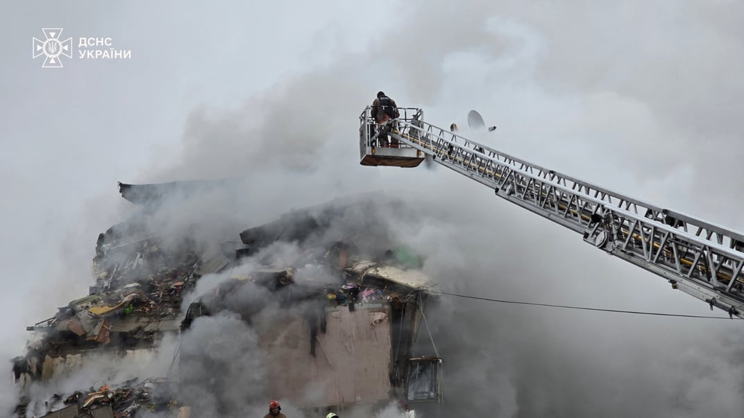 Місце удару по будинку у Полтаві