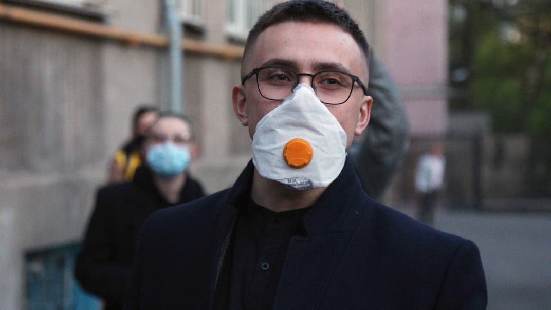 Сергей Стерненко во время акции протеста у Офиса президента в Киеве, 27 апреля 2020 года