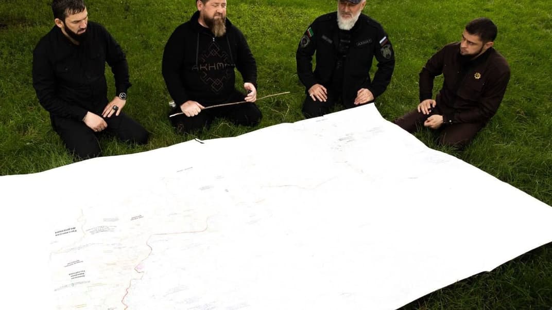 Глава Чечни рамзан кадыров с ближайшими соратниками: Адамом Делихмановым, Магомедом Даудовым и Ахметом Дудаевым