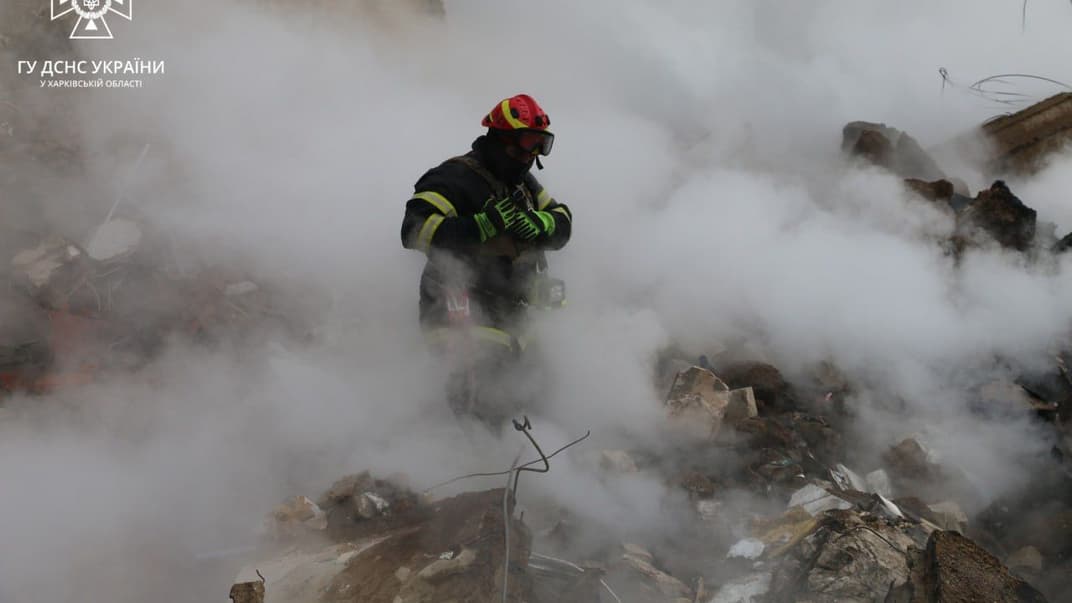 Спасатель на месте попадания