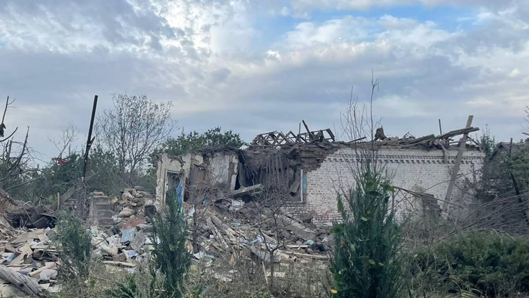 Зруйнований російським авіаударом будинок в Ізмайлівці Донецької області, 28 серпня 2024 року