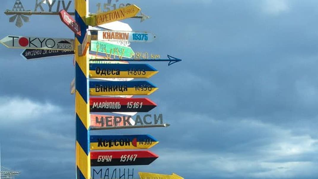 Украинские полярники провели дерусификацию указателя возле станции «Академик Вернадский»