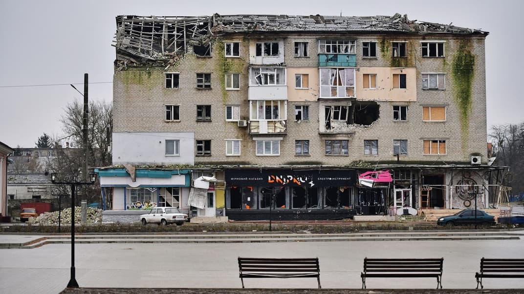 Будинок в Ізюмі, пошкоджений внаслідок російських обстрілів, грудень 2022 року. Ілюстративне фото