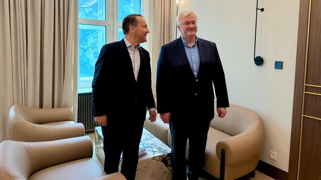 Міністри закордонних справ Польщі і України (зліва направо) Радослав Сікорський та Андрій Сибіга