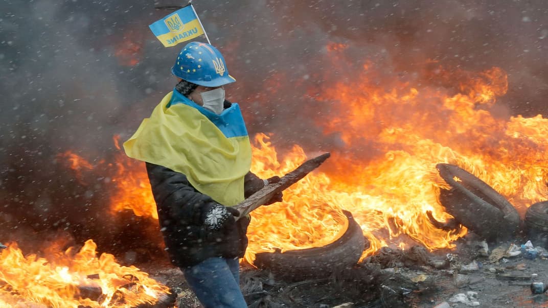 Протестувальник у центрі Києва, Україна, 22 січня 2014 року