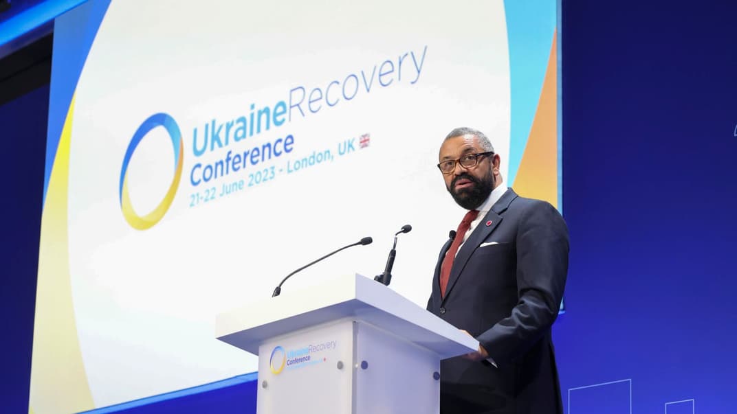 Министр иностранных дел Великобритании Джеймс Клеверли на конференции, посвященной восстановлению Украины, 21 июня 2023 года
