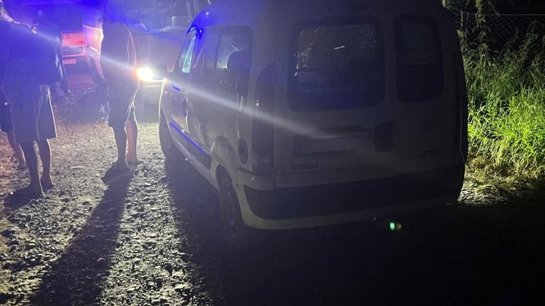 На Прикарпатті чоловік вистрілив в автомобіль і поранив 12-річного хлопчика