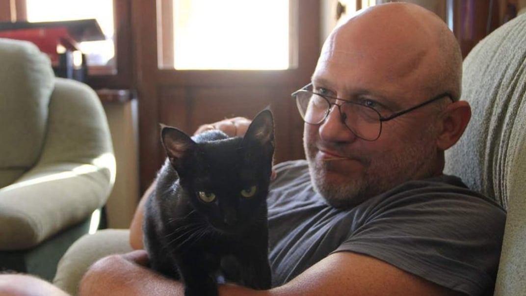 Валерій Зеленський разом з кішкою Сонею, Сіверськодонецьк, Луганська область