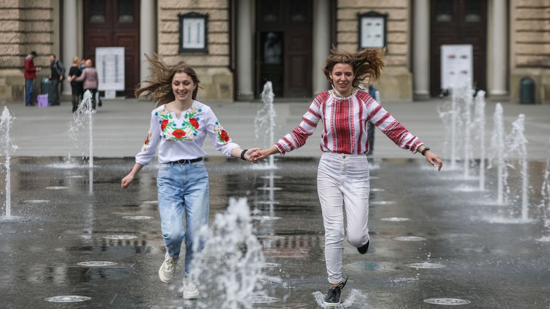 День вишиванки у Львові: святкують навіть пам'ятники (ФОТОРЕПОРТАЖ)
