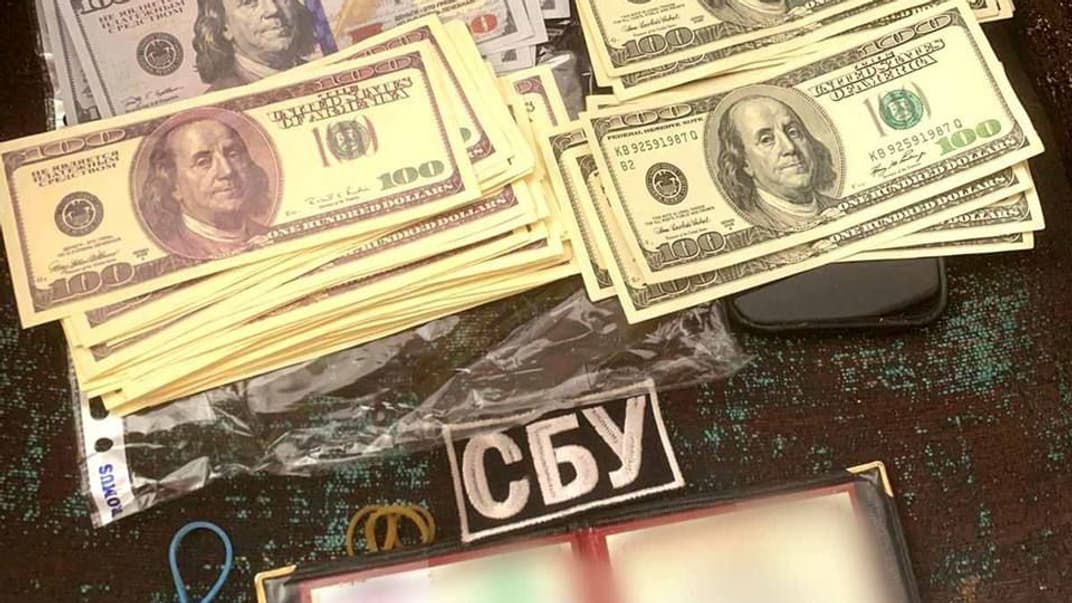 В Черновицкой области разоблачили пограничника, который за $10 тысяч предлагал знакомому вымышленный пост в СБУ