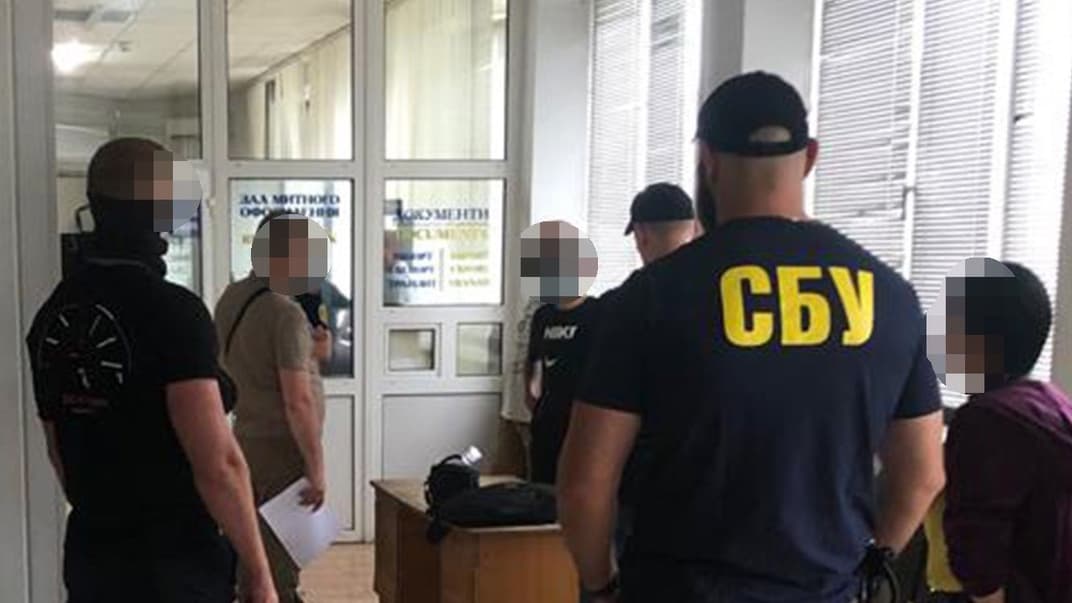 СБУ провела серію обшуків на митному посту «Лужанка» Закарпатської митниці