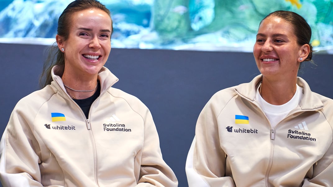 Зліва — направо: Еліна Світоліна та Марта Костюк під час офіційного жеребкування в Глівице, Польща, 9 квітня 2026 року