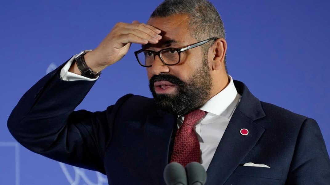 Міністр закордонних справ Великої Британії Джеймс Клеверлі під час виступу на конференції з відновлення України в Лондоні, 21 червня 2023 року