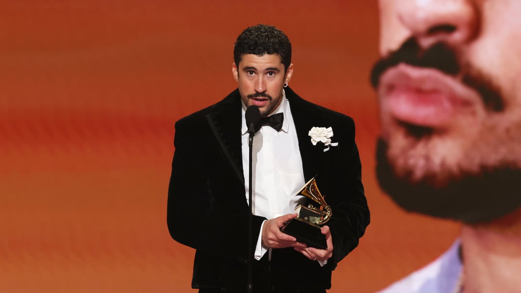 Bad Bunny отримує нагороду «Альбом року» під час 68-ї церемонії вручення премії «Ґреммі»