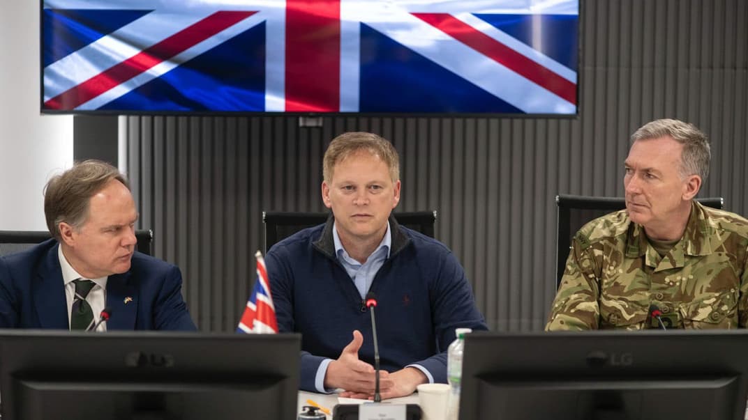 Грант Шаппс (посередині) у Києві, 7 березня 2024 року