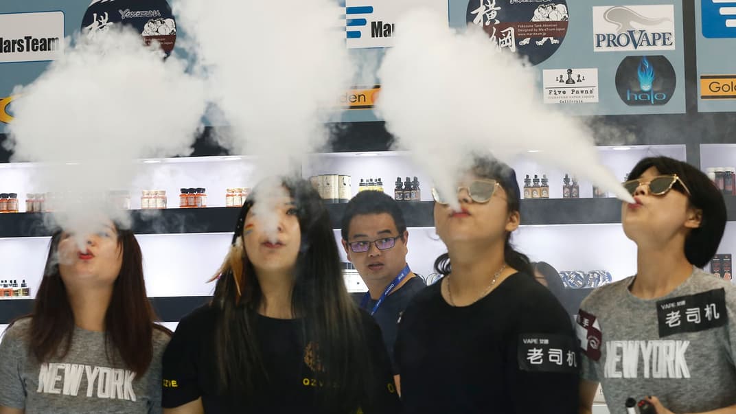 Женщины во время выставки Vape China Expo, Бейджинг, Китай, 2016 год