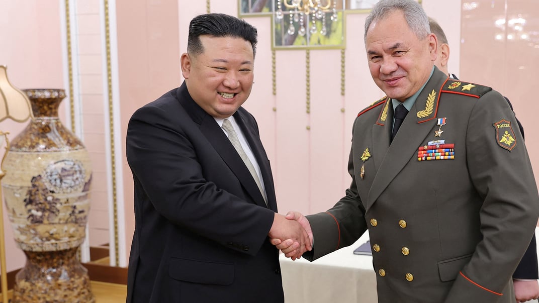 Ілюстративне фото. Глава КНДР Кім Чен Ин та тодішній міністр оборони росії Сергій Шойгу, 27 липня 2023 року