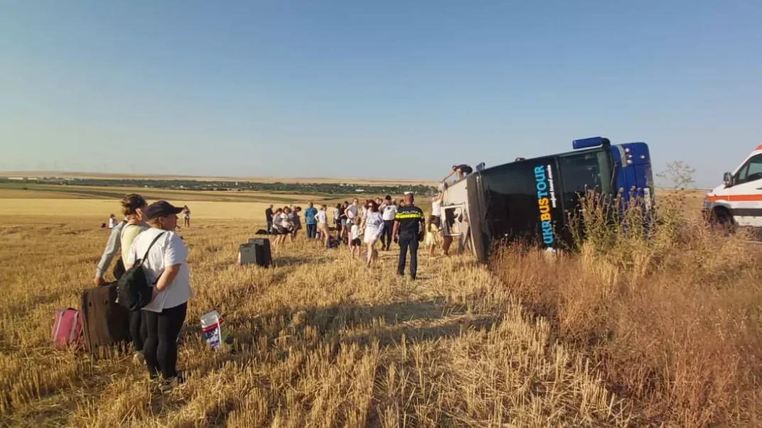 Перекинутий автобус поблизу міста Констанца