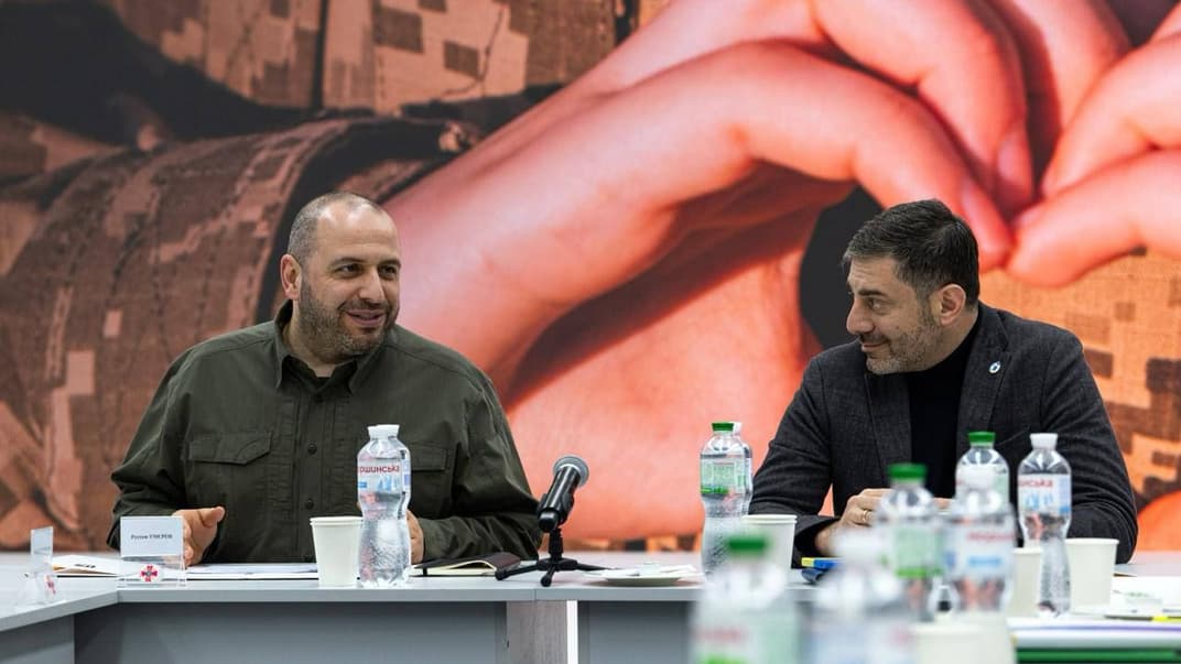 Міністр оборони України Рустем Умєров та уповноважений Верховної Ради України з прав людини Дмитро Лубінець