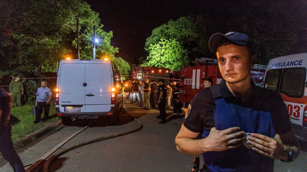 Полиция и медики на месте пожара в Одесском областном центре психического здоровья, 10 июня 2019 года