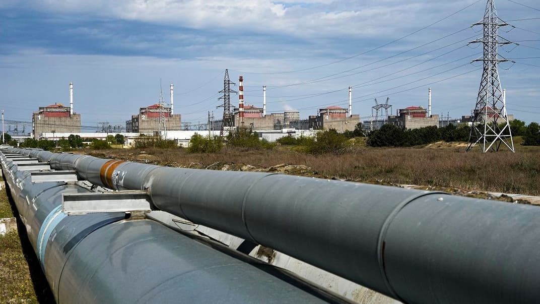 Иллюстративная фотография. Вид на Запорожскую атомную электростанцию в Энергодаре, 6 февраля 2024 года