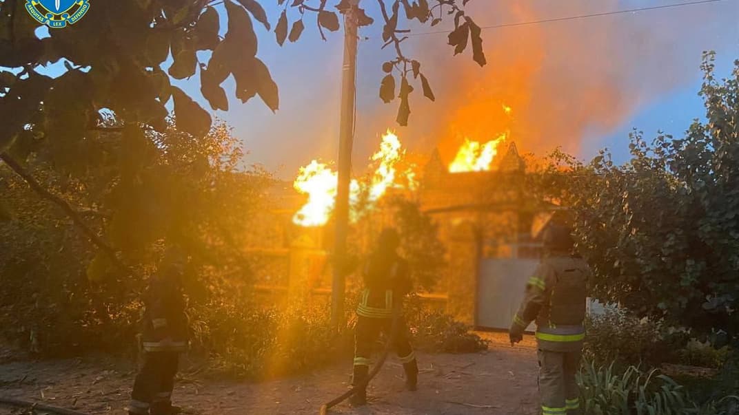 Наслідки обстрілу селища поблизу Херсона, 18 серпня 2023 року