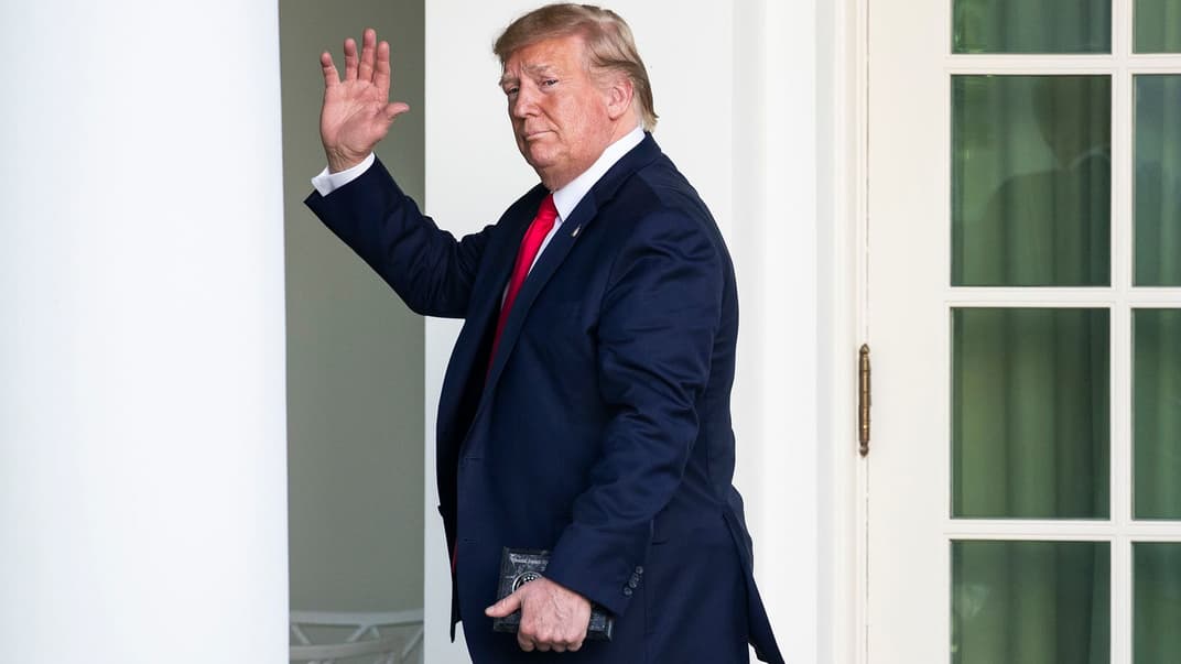 Президент США Дональд Трамп прямує в Овальний кабінет Білого дому у Вашингтоні, округ Колумбія, США, 29 серпня 2019 року