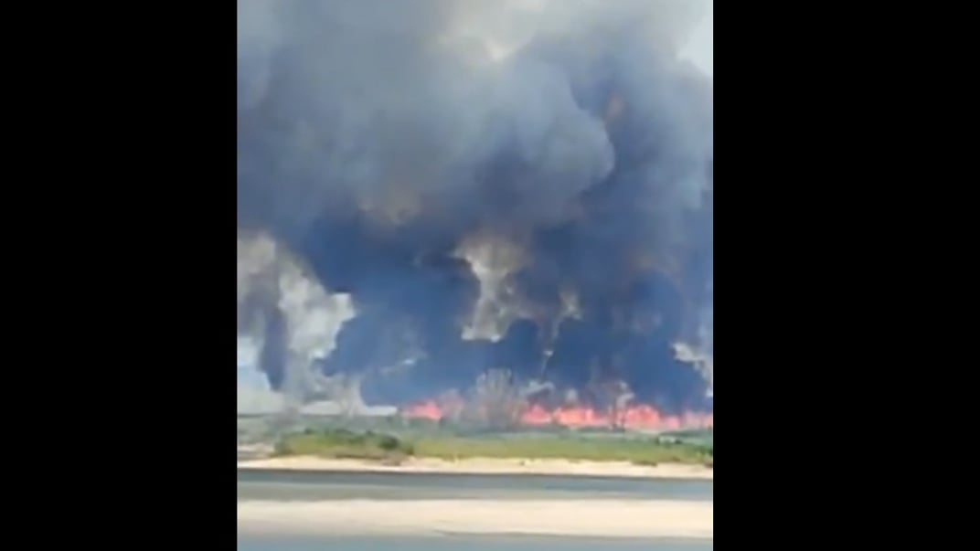 Пожежа на висохлому Каховському водосховищі