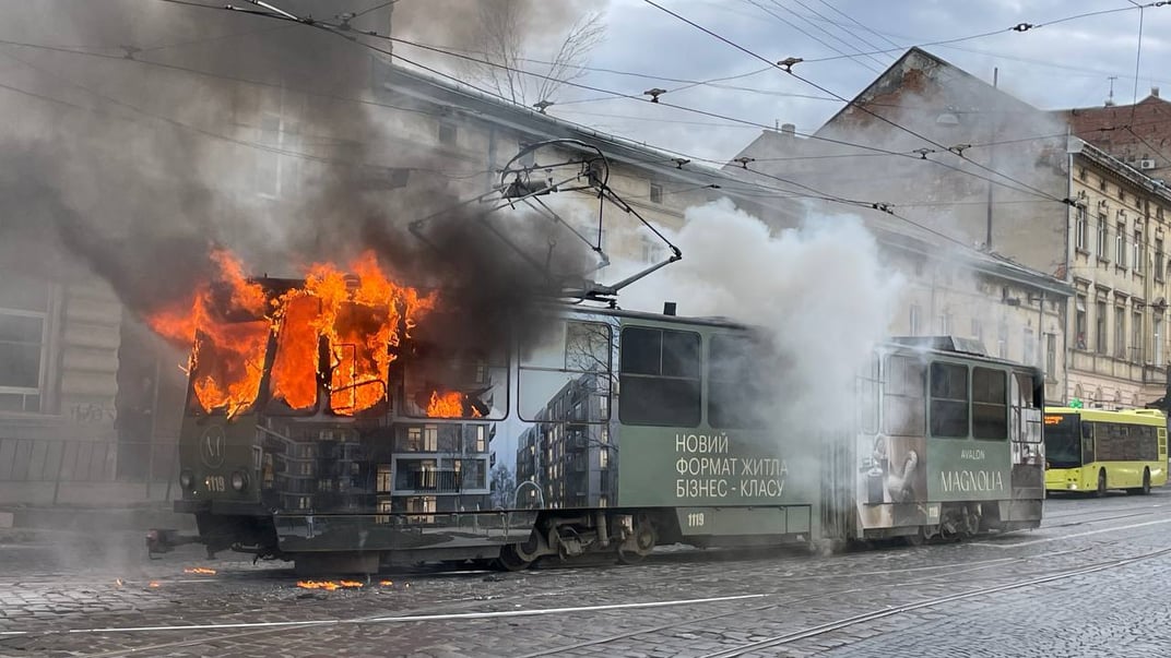 У центрі Львова спалахнув трамвай