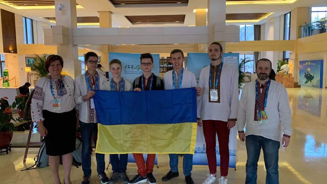 Українські школярі та випускники на Міжнародній олімпіаді з астрономії та астрофізики в Пекіні