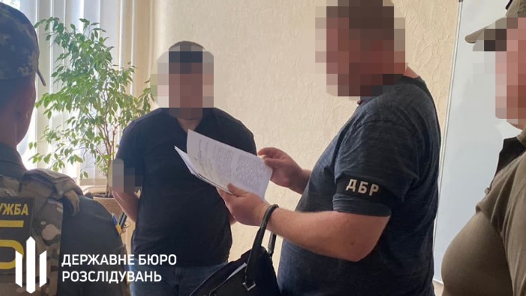 На Одещині викрили правоохоронця, який незаконно переправляв чоловіків через кордон