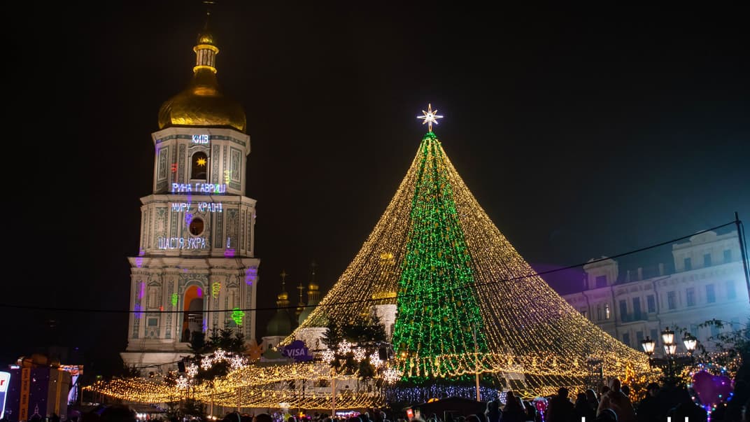 Открытие «главной елки» Украины на Софийской площади в Киеве, 19 декабря 2020 года