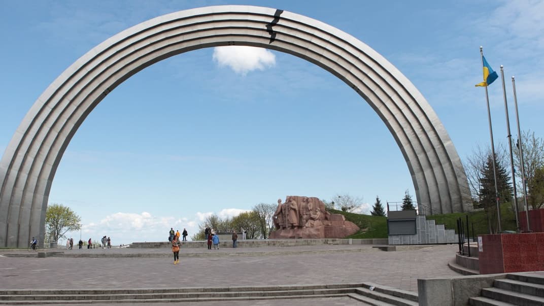 Арка свободи українського народу (раніше — Арка дружби народів) у Києві. Фото: Ревера Сергій / УНІАН